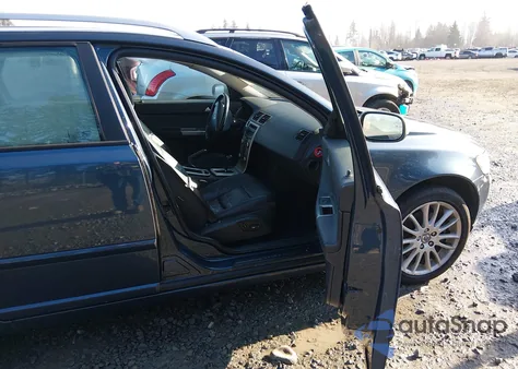 2008 Volvo V50 T5 z USA, uszkodzony, nr VIN YV1MJ672082410896